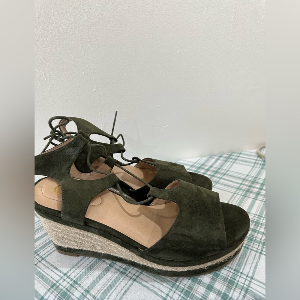Elegant Green Suede Women's Sandals - Picture 2 of 4